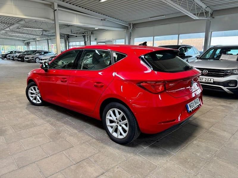 Begagnad Seat Leon ST Style 110 HK (80 kW) 2022 Pure red Kombi