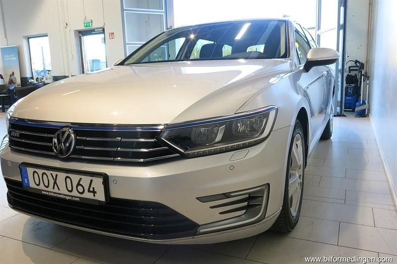 Begagnad VW Passat GTE 115 HK (84 kW) 2019 Silver samma som bilen Kombi
