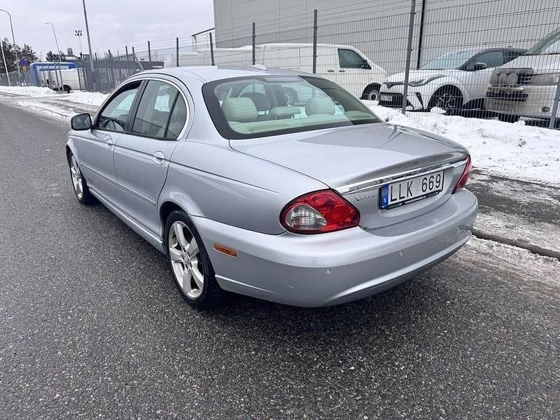 Begagnad Jaguar X-type 146 HK (107 kW) 2008 Grå Sedan