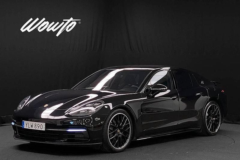 Svart Begagnad 2018 Porsche Panamera 4 Sedan | 669 800 kr (Marknadspris) - Bild 1/4