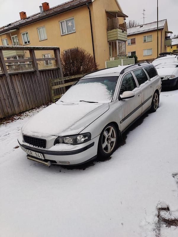 Begagnad 2002 Volvo V70 Kombi | 10 000 kr (Marknadspris) - Bild 1/4