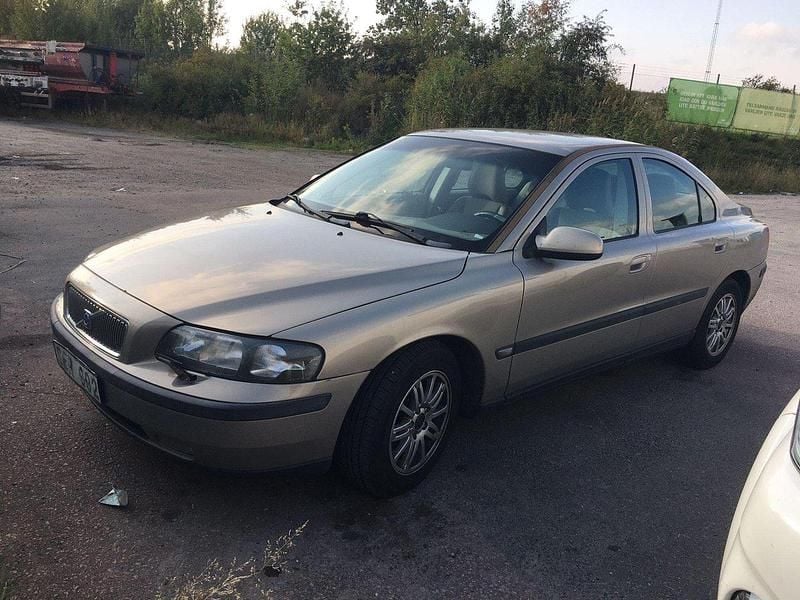 Brun Begagnad 2001 Volvo S60 Business Edition Sedan | 22 000 kr (Marknadspris) - Bild 1/4