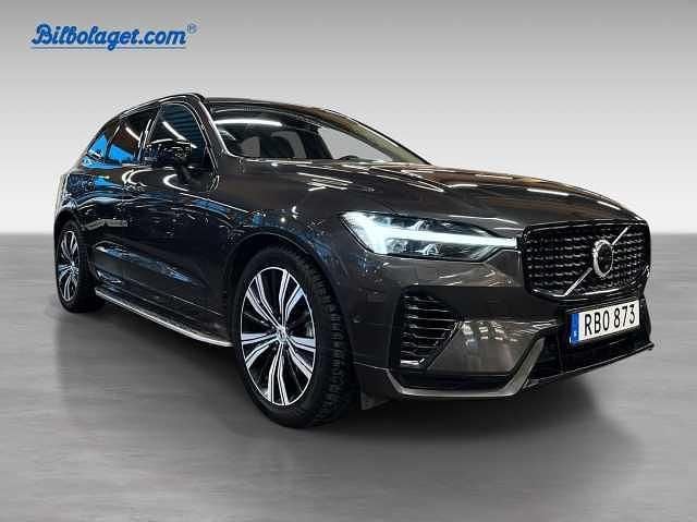 Begagnad Volvo XC60 Plus 355 HK (261 kW) 2023 Röd SUV