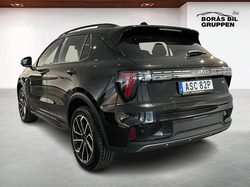 Ny Lynk & Co 01 283 HK (208 kW) 2025 Svart SUV