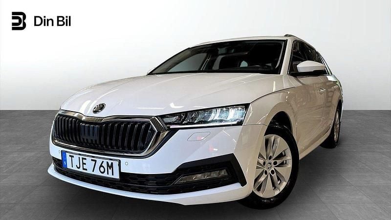 Vit (candy white) Begagnad 2022 Skoda Octavia Ambition Kombi | 256 900 kr (Marknadspris) - Bild 1/4