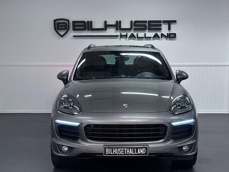 Begagnad Porsche Cayenne S E-Hybrid Sport 417 HK (306 kW) 2016 Grå SUV