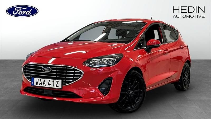 Röd Begagnad 2023 Ford Fiesta Titanium Halvkombi | 149 900 kr (Bra pris) - Bild 1/4