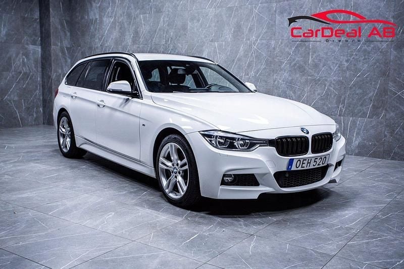 Vit Begagnad 2016 BMW 320 M Sport Kombi | 194 800 kr (Marknadspris) - Bild 1/4