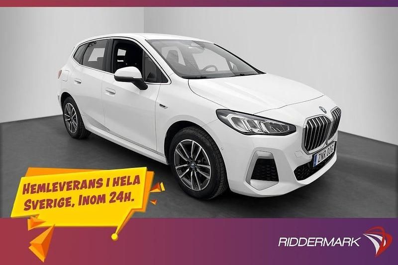 Begagnad BMW 225 Active Tourer M Sport 245 HK (180 kW) 2023 Vit Minibuss