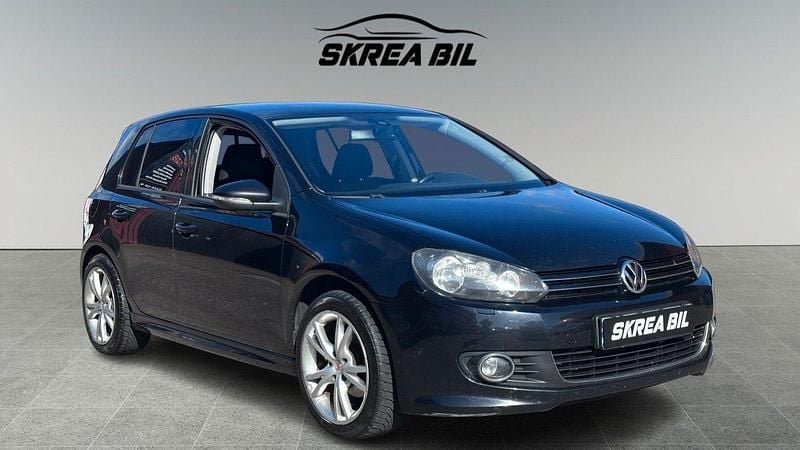 Svart Begagnad 2013 VW Golf VII Dark Label Halvkombi | 69 900 kr (Bra pris) - Bild 1/4
