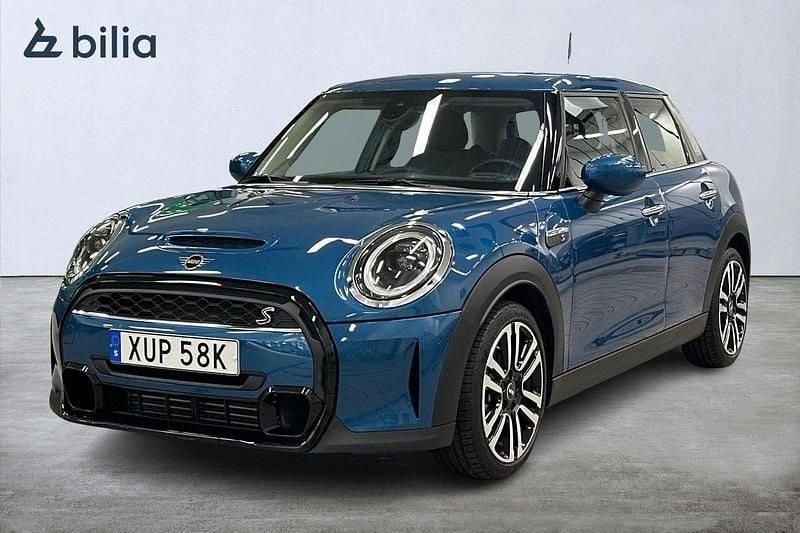 Blå Begagnad 2024 Mini Cooper S Halvkombi | 297 900 kr (Lite dyr) - Bild 1/4