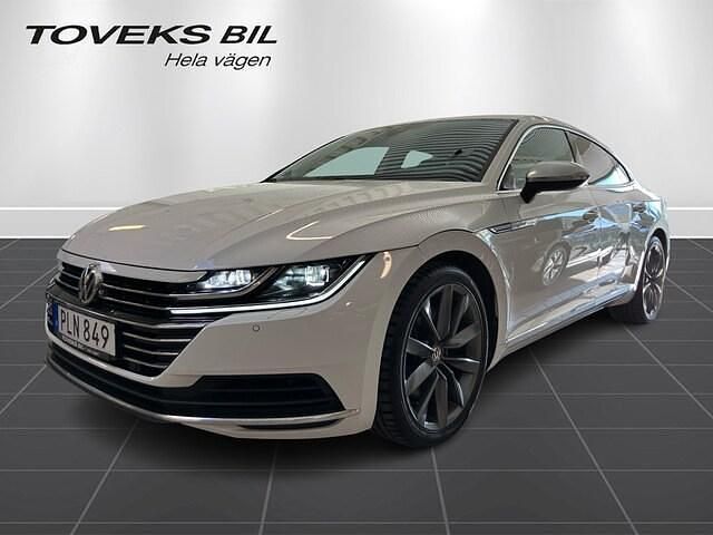 Vit Begagnad 2018 VW Arteon GTS Sedan | 219 900 kr (Marknadspris) - Bild 1/4