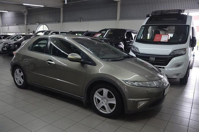 Mörkgrå Begagnad 2008 Honda Civic Sport Halvkombi | 39 900 kr (Marknadspris) - Bild 1/4
