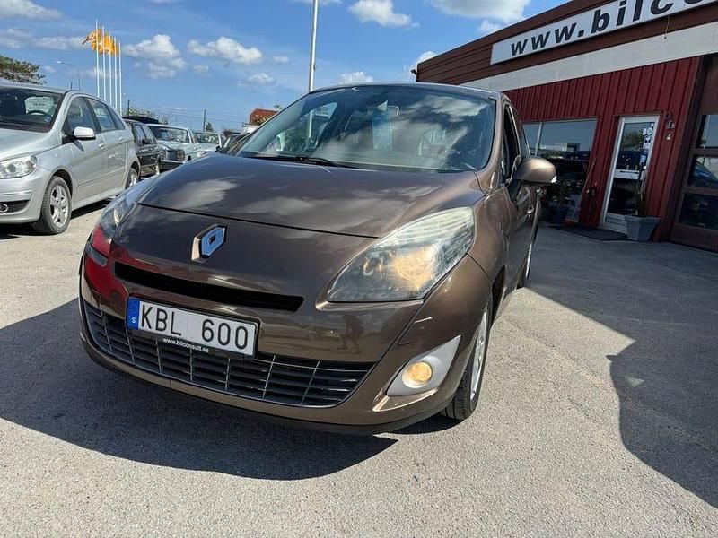 Begagnad Renault Grand Scénic III 131 HK (96 kW) 2009 Brun Minibuss