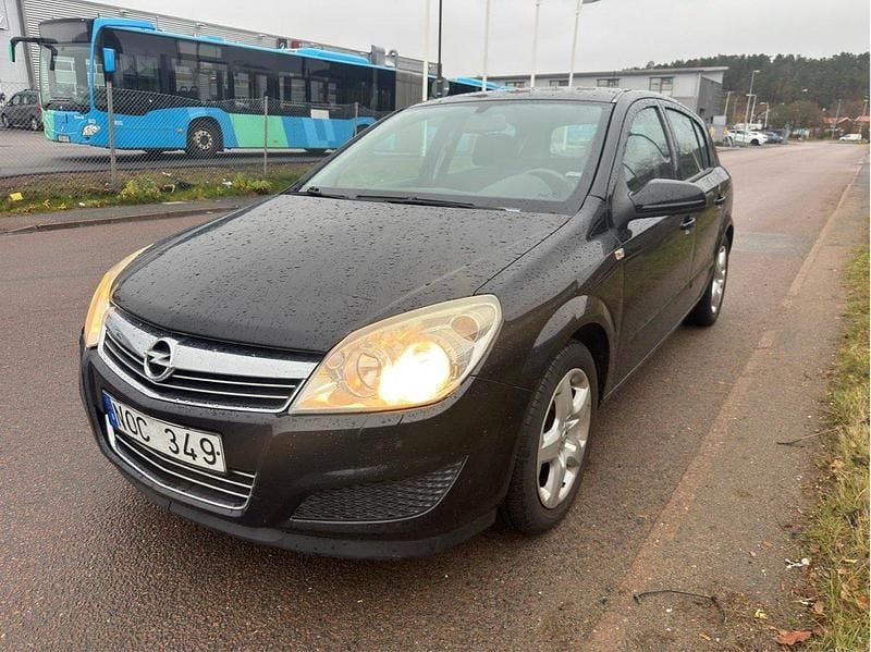 Svart Begagnad 2008 Opel Astra Kombi | 28 000 kr (Marknadspris) - Bild 1/4