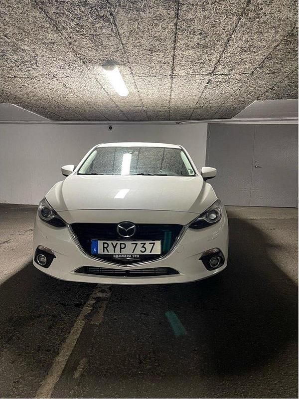 Vit Begagnad 2014 Mazda 3 Halvkombi | 118 000 kr (Marknadspris) - Bild 1/4