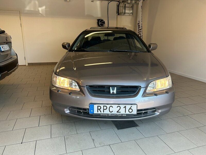 Begagnad Honda Accord 200 HK (147 kW) 2000 Grå Sportkupé