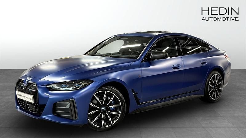 Blå (blue) Begagnad 2022 BMW i4 M Sport Sedan | 458 700 kr (Bra pris) - Bild 1/4