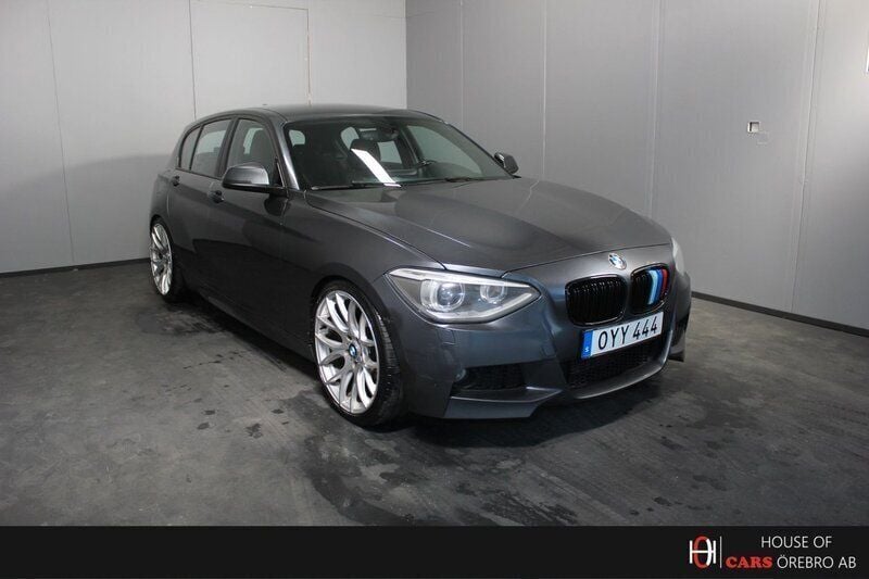 Grå Begagnad 2012 BMW 116 M Sport Halvkombi | 84 900 kr (Dyr) - Bild 1/4