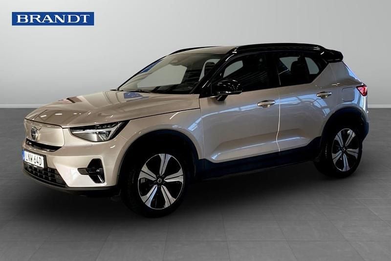 Begagnad Volvo XC40 Plus 175 kW (238 HK) 2023 Ljusgrå (grå) SUV