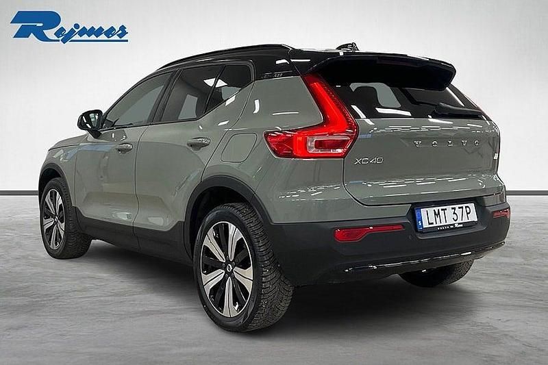 Begagnad Volvo XC40 Core 185 kW (252 HK) 2023 Grön SUV
