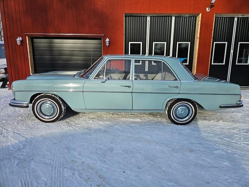 Begagnad Mercedes 250 130 HK (95 kW) 1967