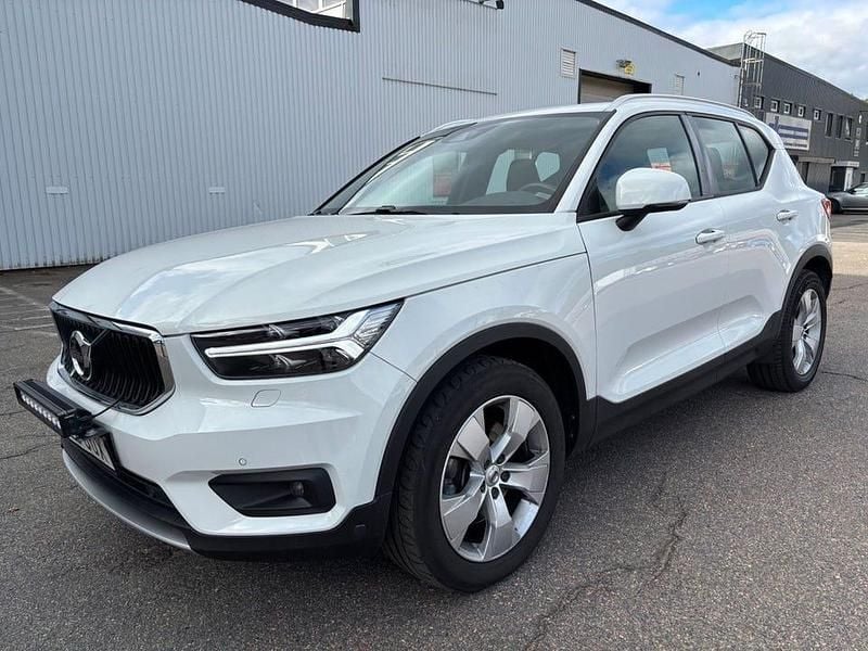 Vit Begagnad 2020 Volvo XC40 Momentum SUV | 149 900 kr - Bild 1/4