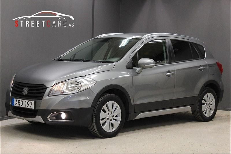 Mörkgrå (grå) Begagnad 2014 Suzuki SX4 S-Cross SUV | 72 900 kr (Bra pris) - Bild 1/4