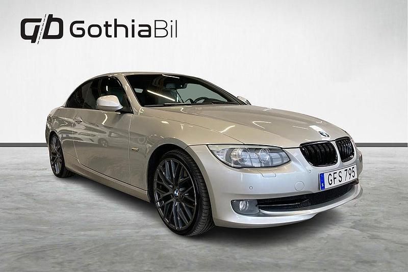 Begagnad BMW 325 204 HK (150 kW) 2011 Grå Cab