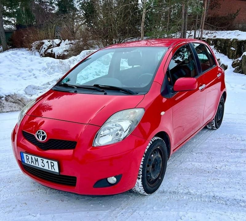 Begagnad 2010 Toyota Yaris Halvkombi | 54 000 kr (Marknadspris) - Bild 1/4