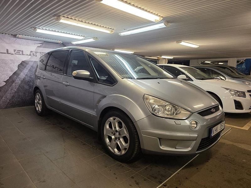 Grå Begagnad 2008 Ford S-MAX S Minibuss | 39 900 kr (Marknadspris) - Bild 1/4