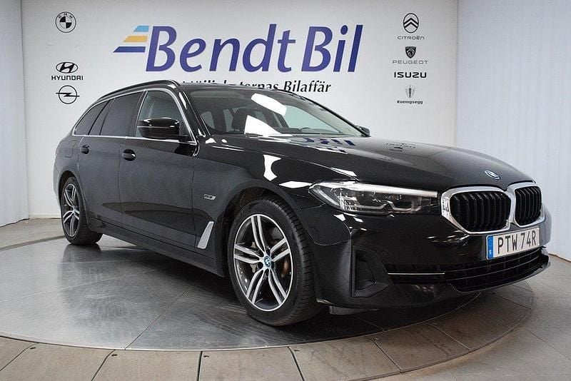 Svart Begagnad 2021 BMW 530e Kombi | 299 500 kr (Bra pris) - Bild 1/4