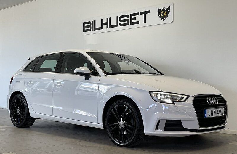 Vit Begagnad 2019 Audi A3 Sportback Sport Halvkombi | 219 900 kr - Bild 1/4