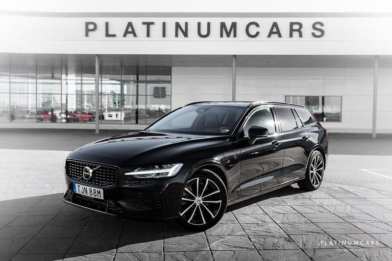Svart (onyx svart) Begagnad 2024 Volvo V60 Plus Kombi | 485 000 kr (Marknadspris) - Bild 1/4