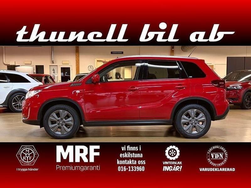 Röd Begagnad 2018 Suzuki Vitara SUV | 174 500 kr (Marknadspris) - Bild 1/4