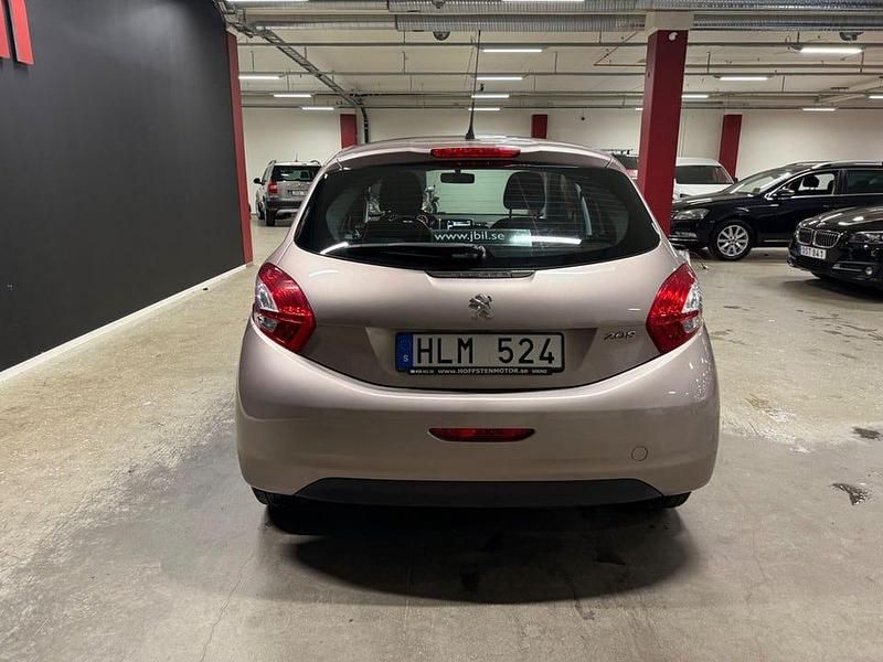 Begagnad Peugeot 208 82 HK (60 kW) 2013 Ljusgrå Halvkombi