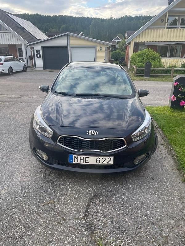 Begagnad Kia Ceed 128 HK (94 kW) 2013 Halvkombi