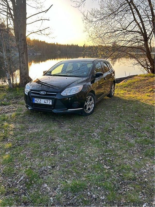 Svart Begagnad 2013 Ford Focus Kombi | 50 000 kr - Bild 1/4