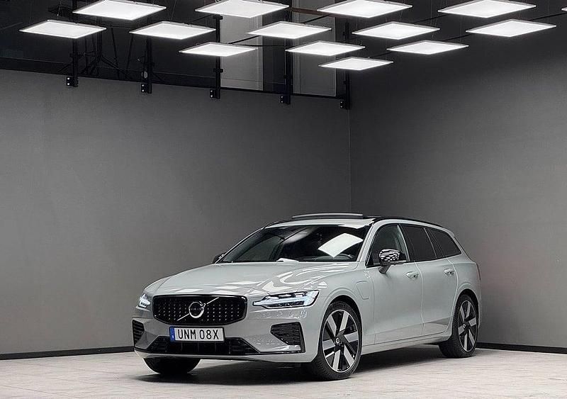 Grå Begagnad 2023 Volvo V60 Ultimate Kombi | 549 900 kr - Bild 1/2