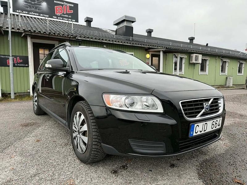 Begagnad Volvo V50 Kinetic 146 HK (107 kW) 2010 Svart Kombi
