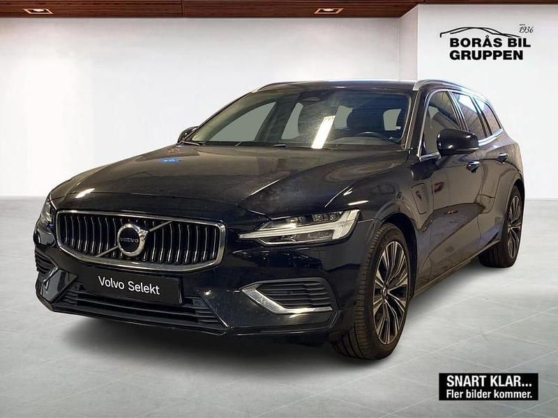 Begagnad Volvo V60 Core 355 HK (261 kW) 2023 Svart Kombi