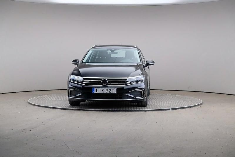 Begagnad VW Passat Business 218 HK (160 kW) 2022 Svart Kombi