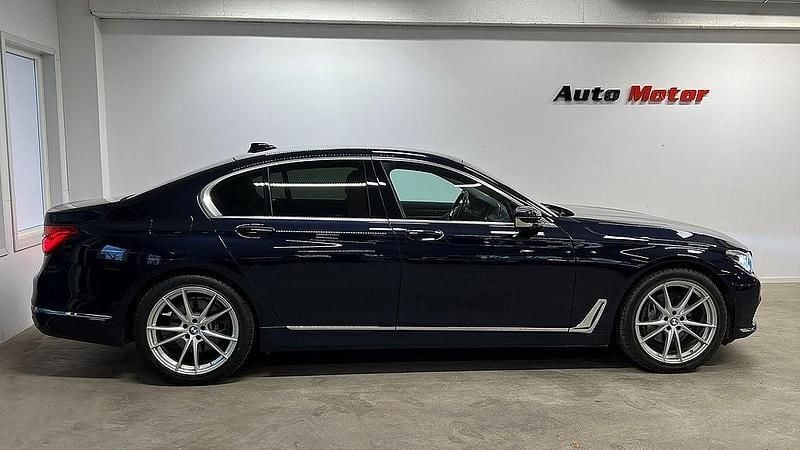 Begagnad BMW 730 266 HK (195 kW) 2017 Mörkblå Sedan