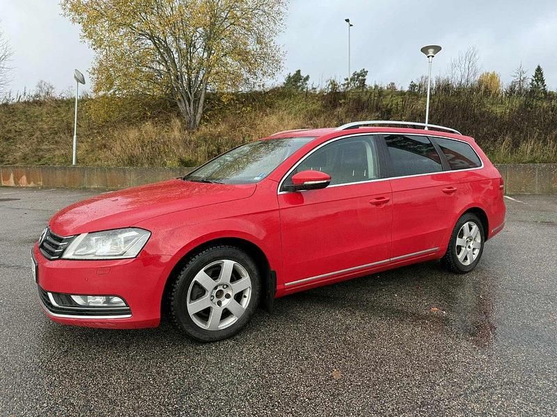 Röd Begagnad 2012 VW Passat GT Kombi | 28 000 kr (Lite dyr) - Bild 1/4
