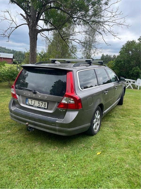 Grå Begagnad 2012 Volvo V70 Momentum Kombi | 68 000 kr (Bra pris) - Bild 1/4
