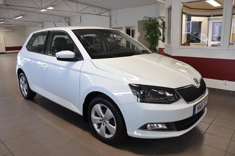 Begagnad Skoda Fabia Style 90 HK (66 kW) 2016 Vit Halvkombi