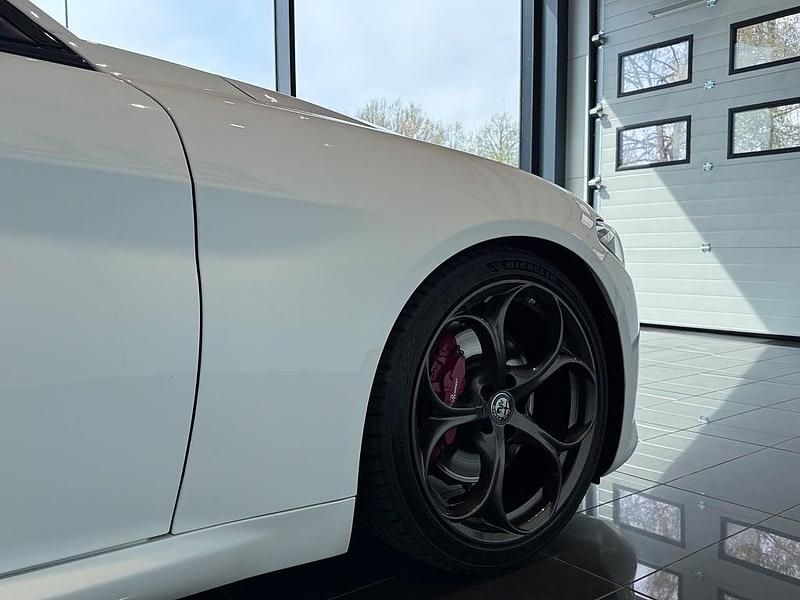 Begagnad Alfa Romeo Giulia Veloce 281 HK (206 kW) 2018 Vit Sedan