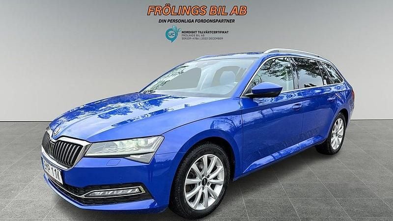 Blå Begagnad 2022 Skoda Superb Business Line Kombi | 249 000 kr (Superpris) - Bild 1/4