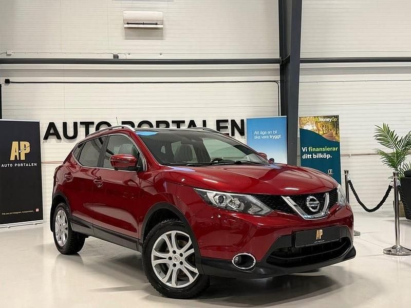 Röd Begagnad 2015 Nissan Qashqai 360º SUV | 114 900 kr (Marknadspris) - Bild 1/4