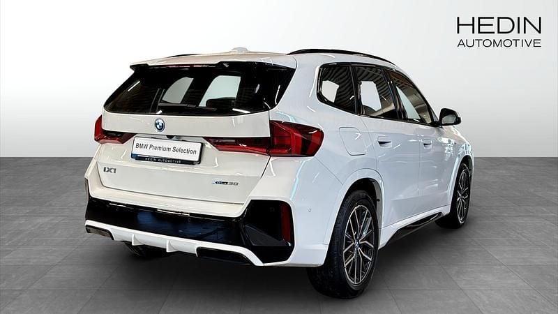 Begagnad BMW iX1 M Sport 230 kW (313 HK) 2025 Vit SUV